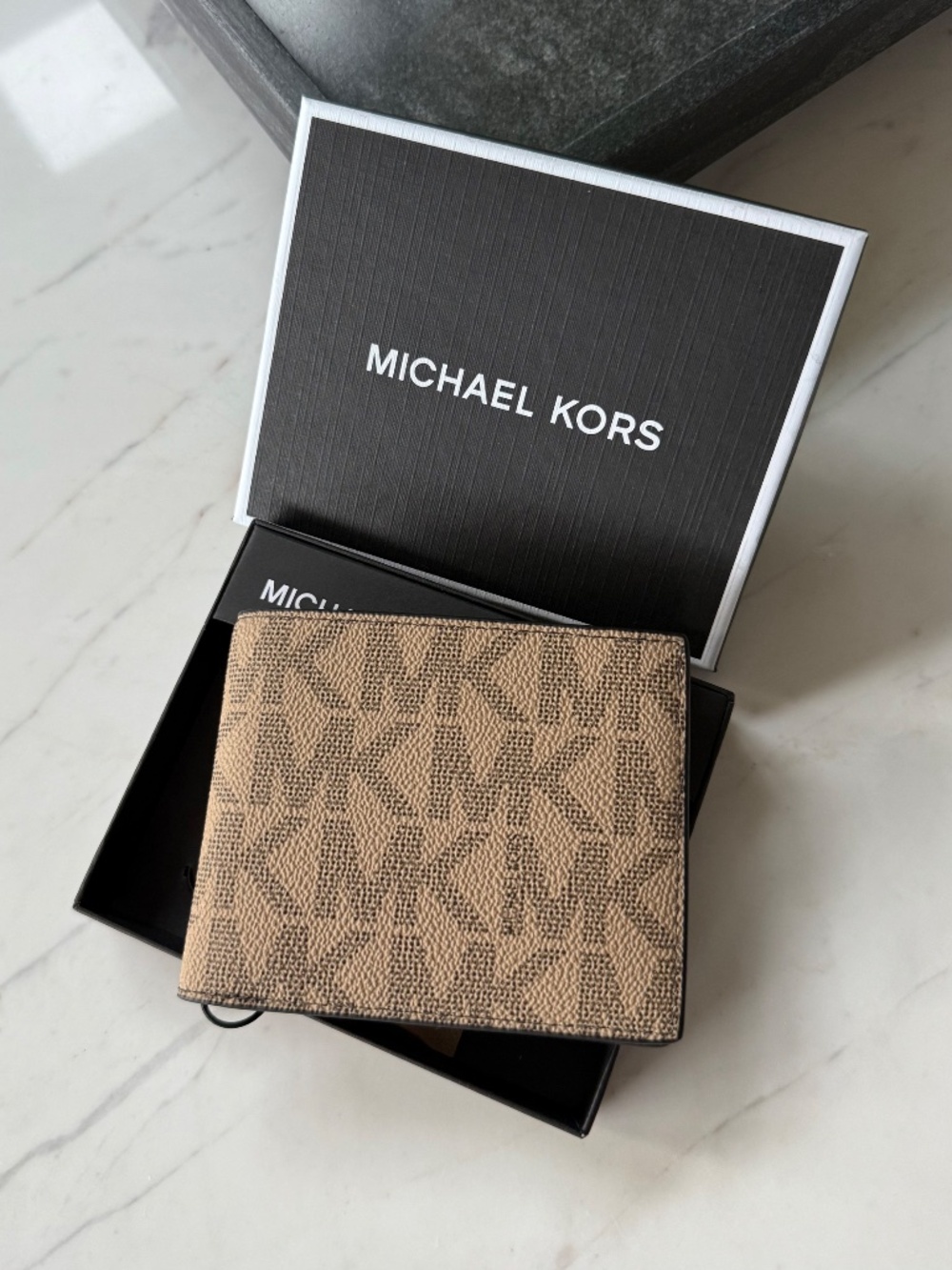 New Michael Kors Logo Slim Billfold Wallet - Picture 12 of 14